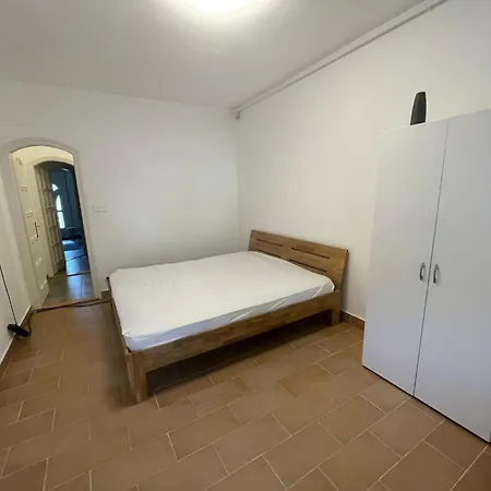 Sunny House Apartment